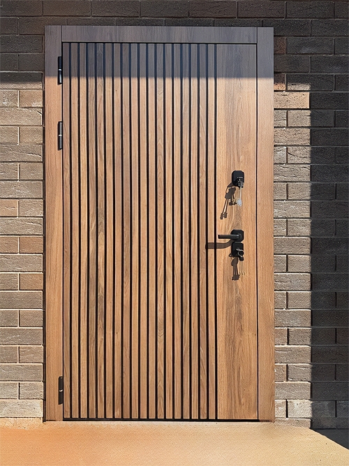 Уличная дверь в дом Уличная дверь в дом