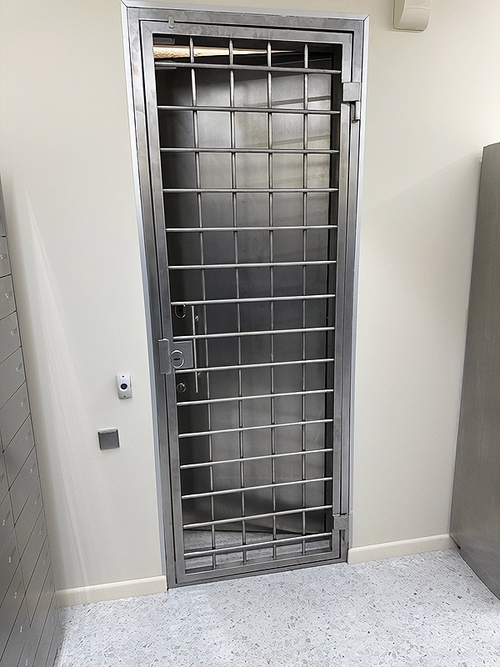 Решетчатая дверь